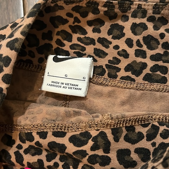 Nike leopard youth leggings size large - Picture 3 of 4